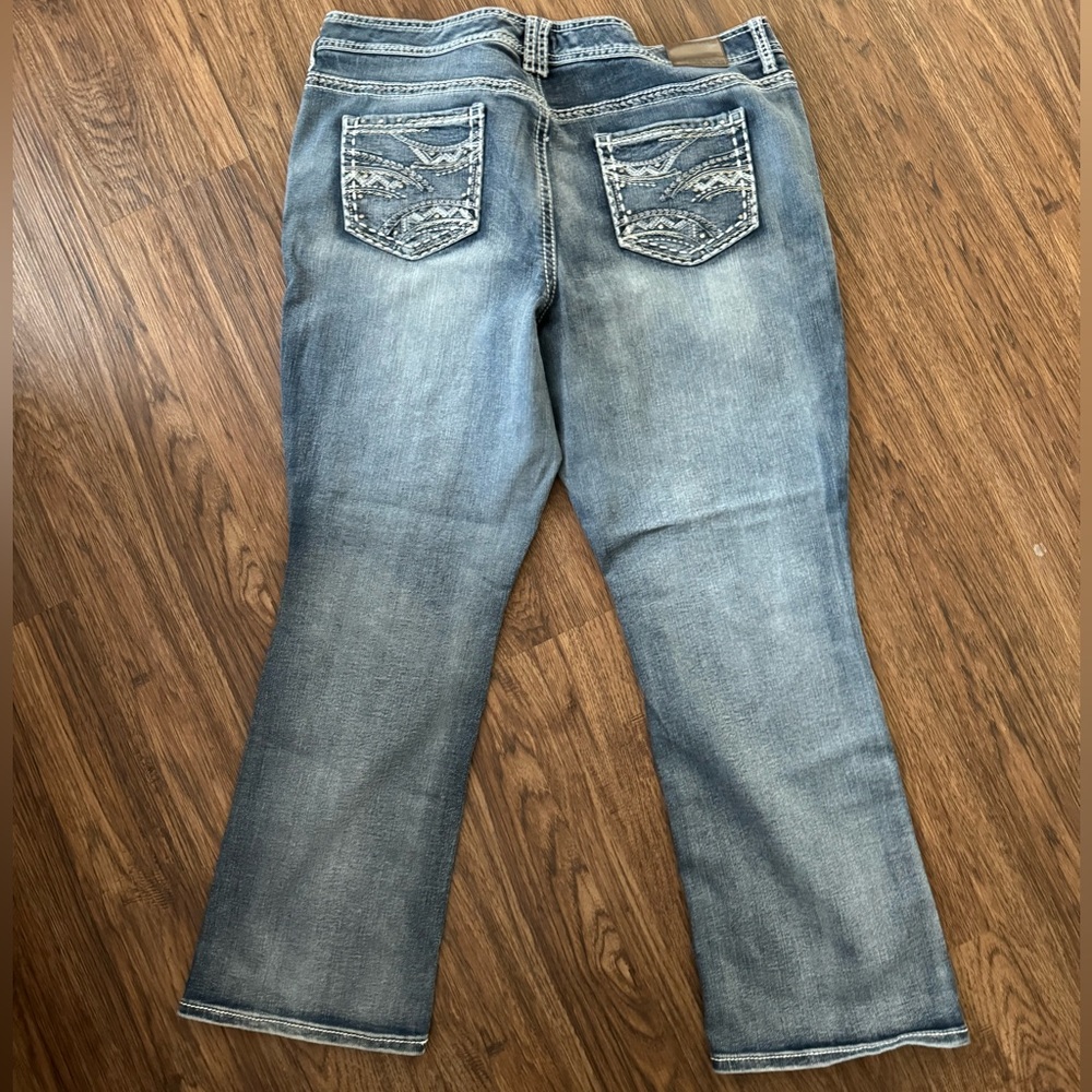 Maurice’s jeans with rhinestone embellished back pockets, size 24 reg